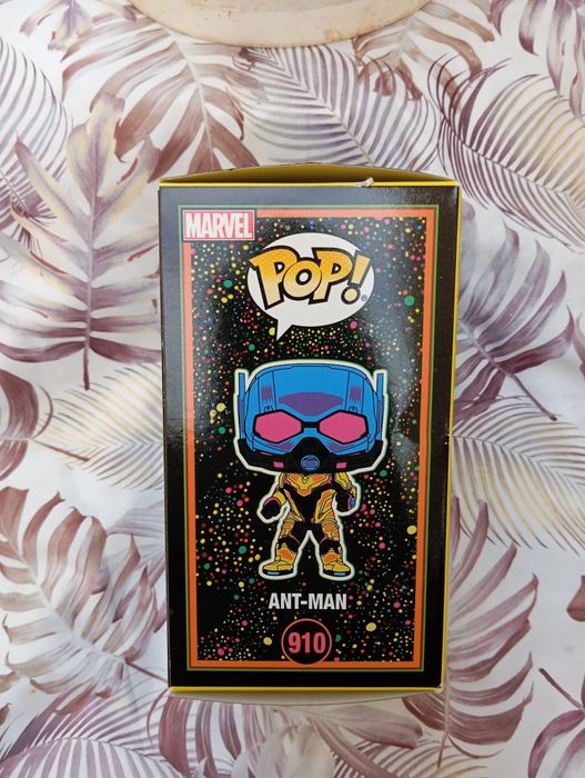 Funko pop Ant-Man 910 black light limited edition