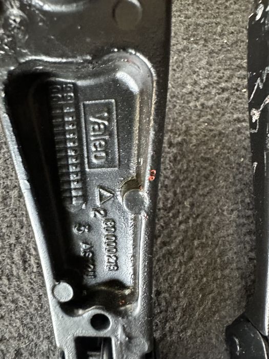 Поводки дворников Jeep grand Cherokee wj