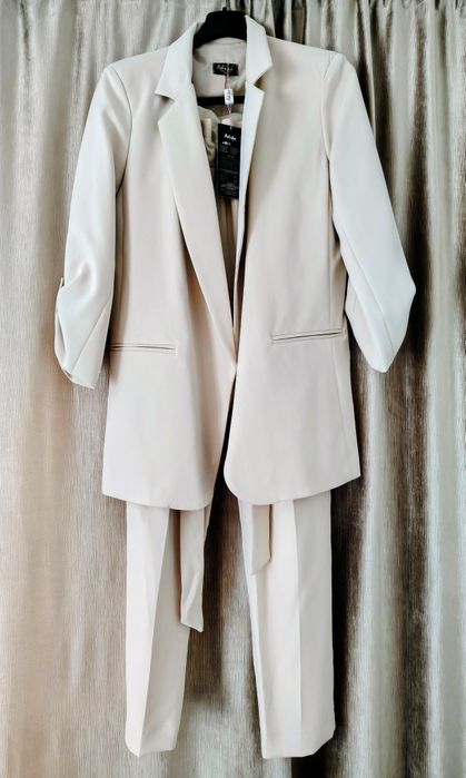 Komplety marynarka+ spodnie 38 nowe.