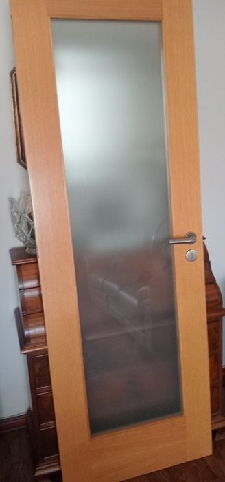 Porta de madeira com vidro