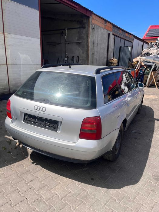 Audi A4 B5 kombi lift Lampy zderzak maska  drzwi