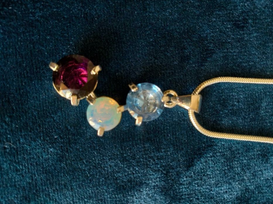 Wisiorek z łańcuszkiem