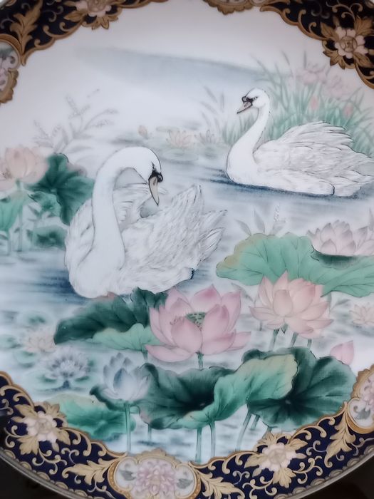 Conjunto de dois pratos japoneses - motivo cisnes