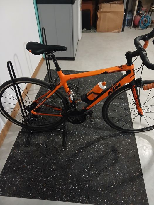 Bicicleta de estrada KTM