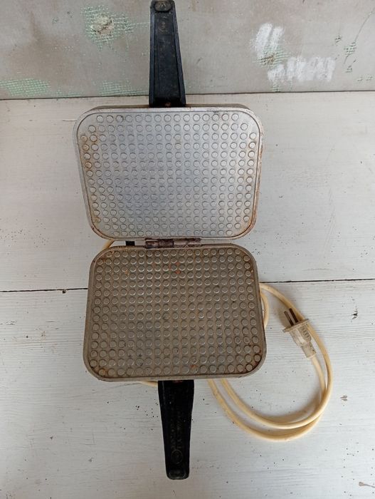 Вафельниця СССР працює