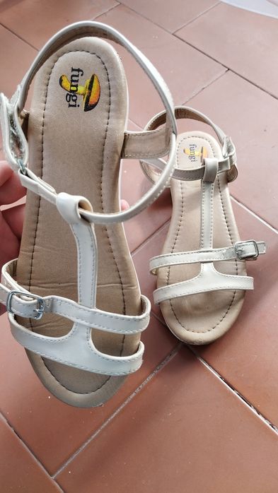 Sandálias Brancas Fungi tamanho 34