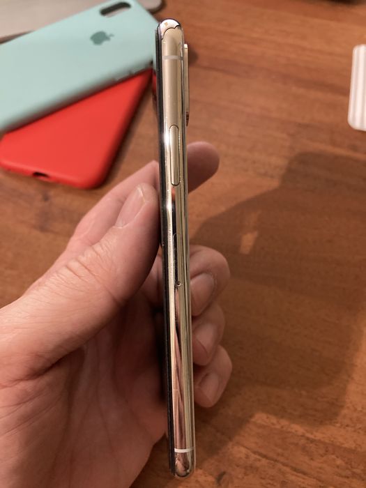Продам телефон Iphone XS