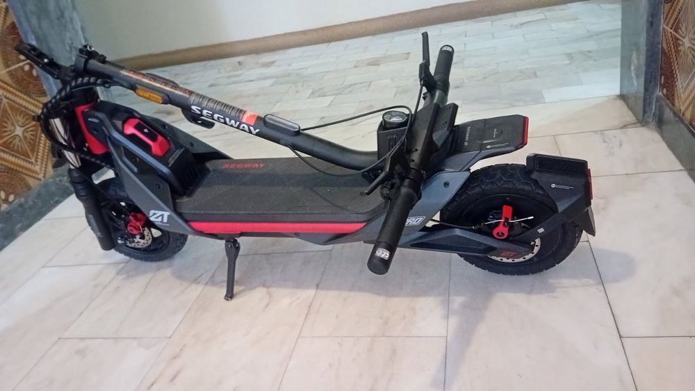 Vedo trotinete segway so tem 4 meses de uso e garantia de 3 anos