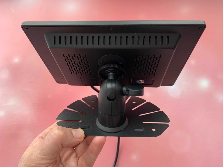 Очень качественный AHD монитор с QLED матрицей