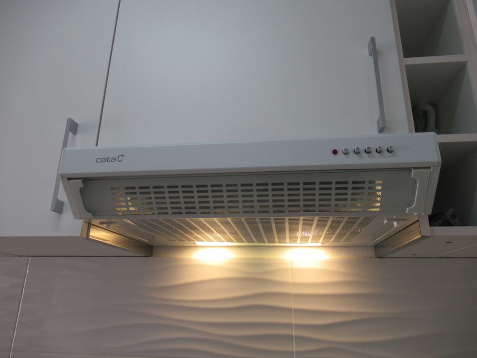 Exaustor branco marca CATA a funcionar bem