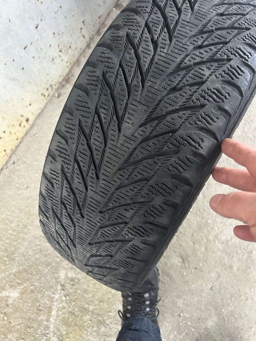 Продам шини зима Nokian 205/60r16 бу