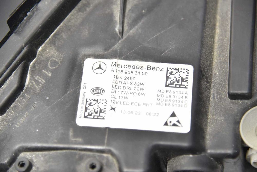FAROL DIREITO – MERCEDES-BENZ CLA (2019–2023)