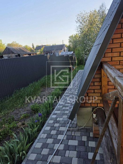 Сучасний будинок з ремонтом A-frame біля лісу та річки