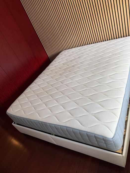 Base cama branca + colchao