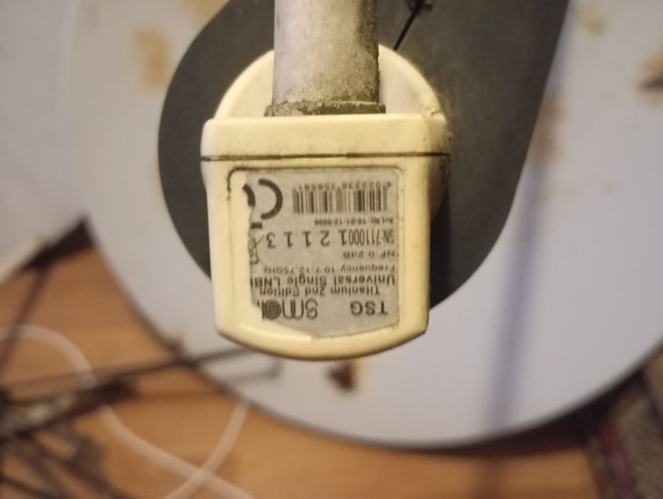 Спутниковые антенны две с креплением