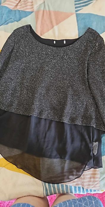 Camisola preta com cetim