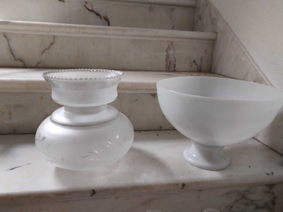 Globos e taça de vidro