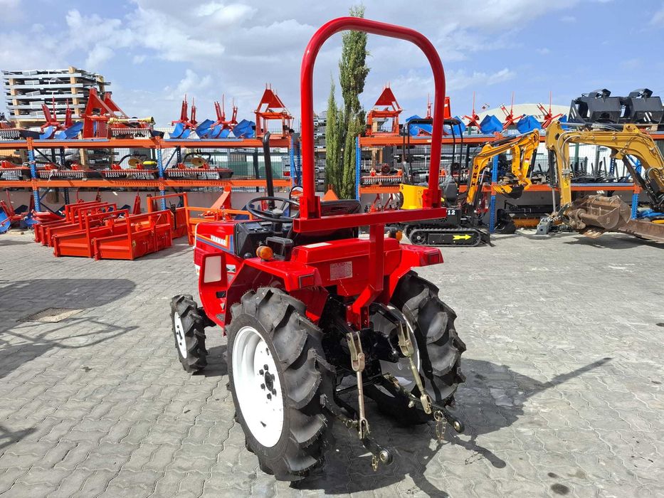 Trator Yanmar F16D 4x4 | Aro de proteção | Pneus Novos| Compacto