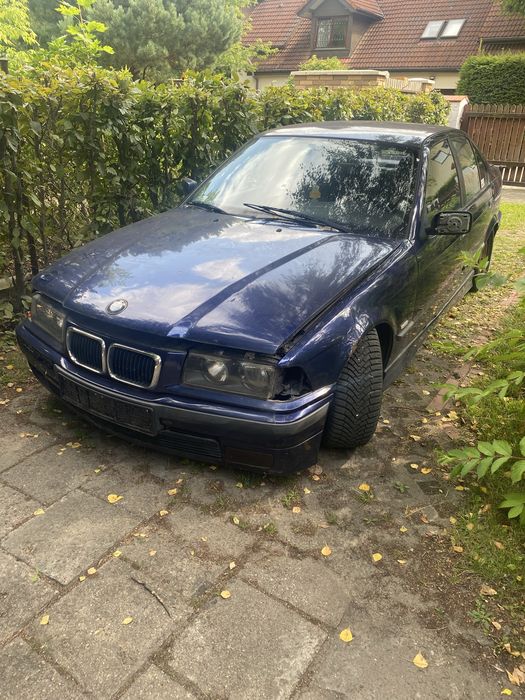 BMW e36 sedan 316i 1997r wszystkie czesci montrealblau