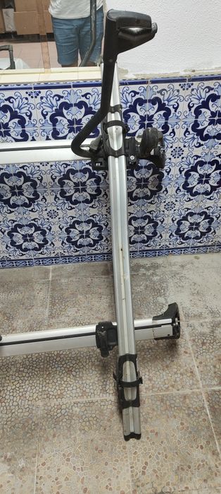Barras de tejadilho com suportes de bicicleta