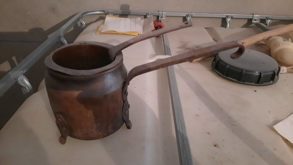 Chocalateira antiga em cobre