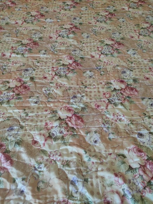 Colcha cama casal antiga.
