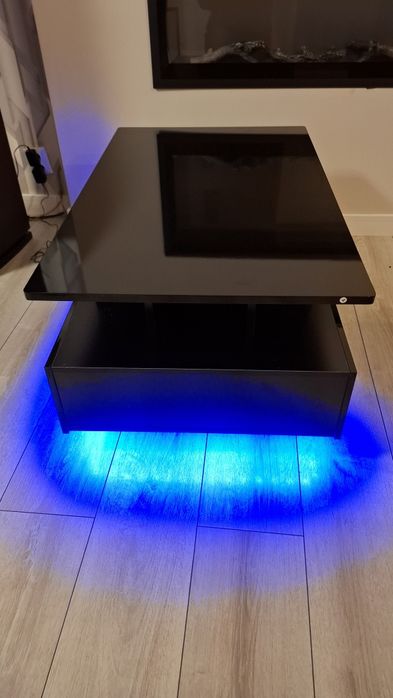 Stolik kawowy z 4 szufladami i podświetleniem LED