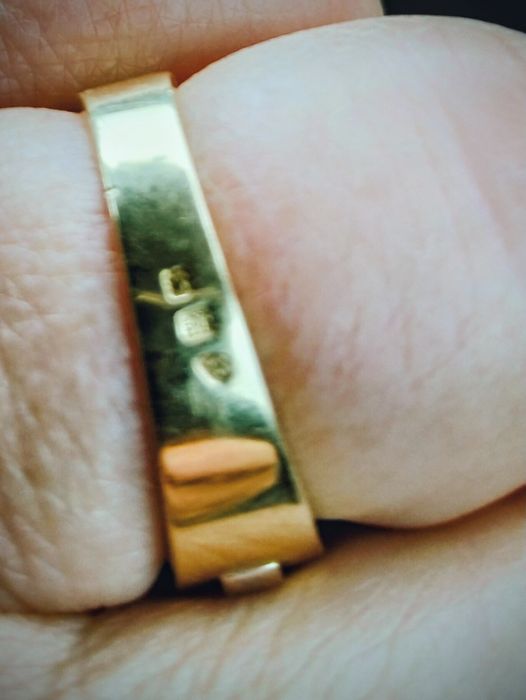 Anel de ouro  de 19kl com diamantes