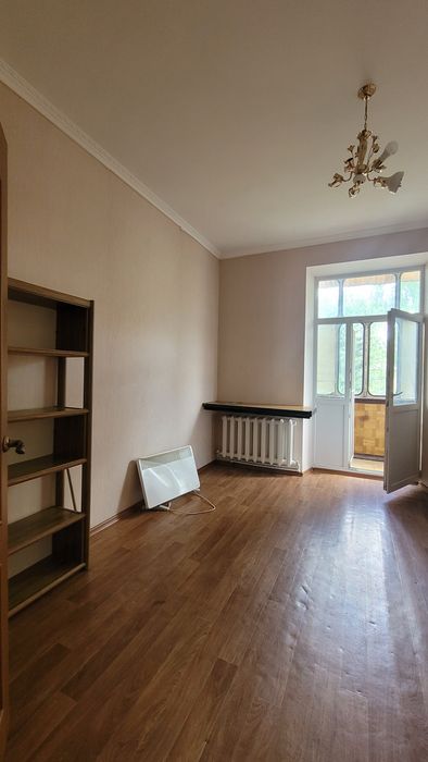 Продам 4х кімнатну квартиру.  Центр міста.