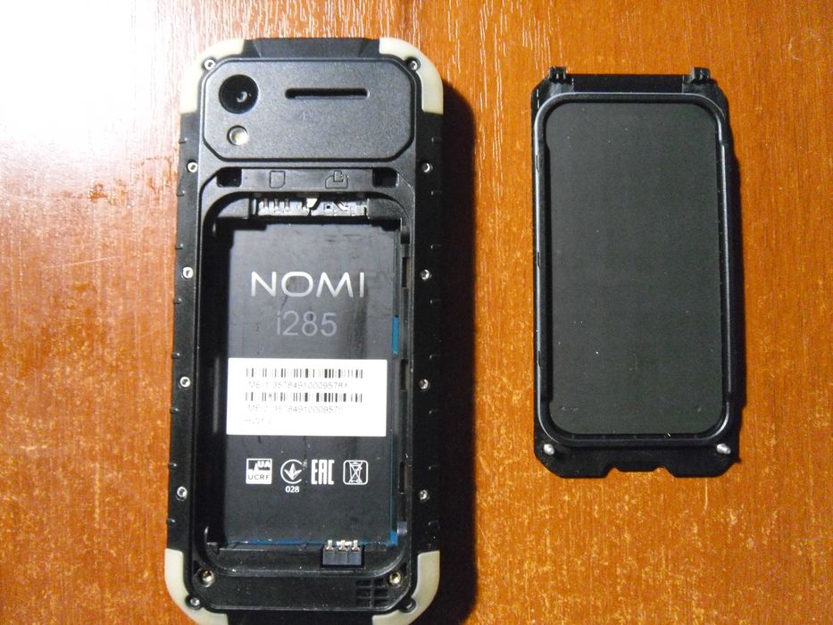 Кнопочный телефон Nomi i285.Без батареи!!В хорошем состоянии!