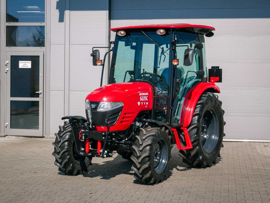 Ciągnik komunalny z pługiem i posypywarką TYM 6225C [59 KM] PROMOCJA!