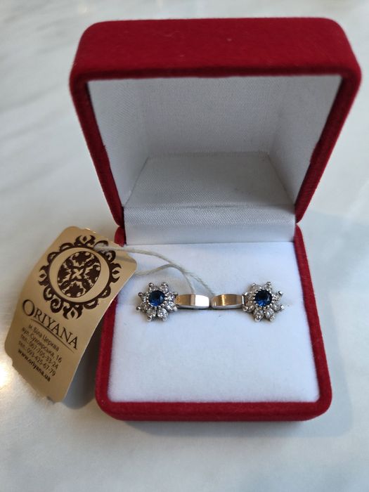 Срібні сережки с золотими пластинами.