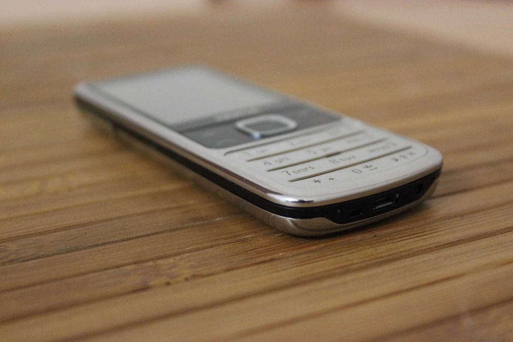 Телефон Nokia 6700