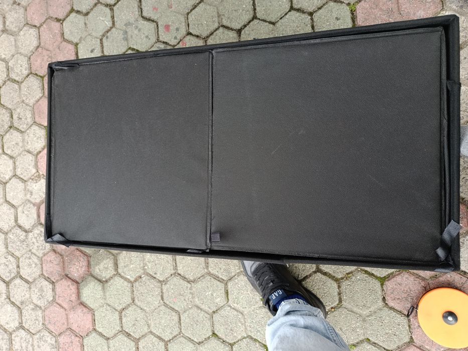 Pufa otwierana tapicerowaną że schowkiem
