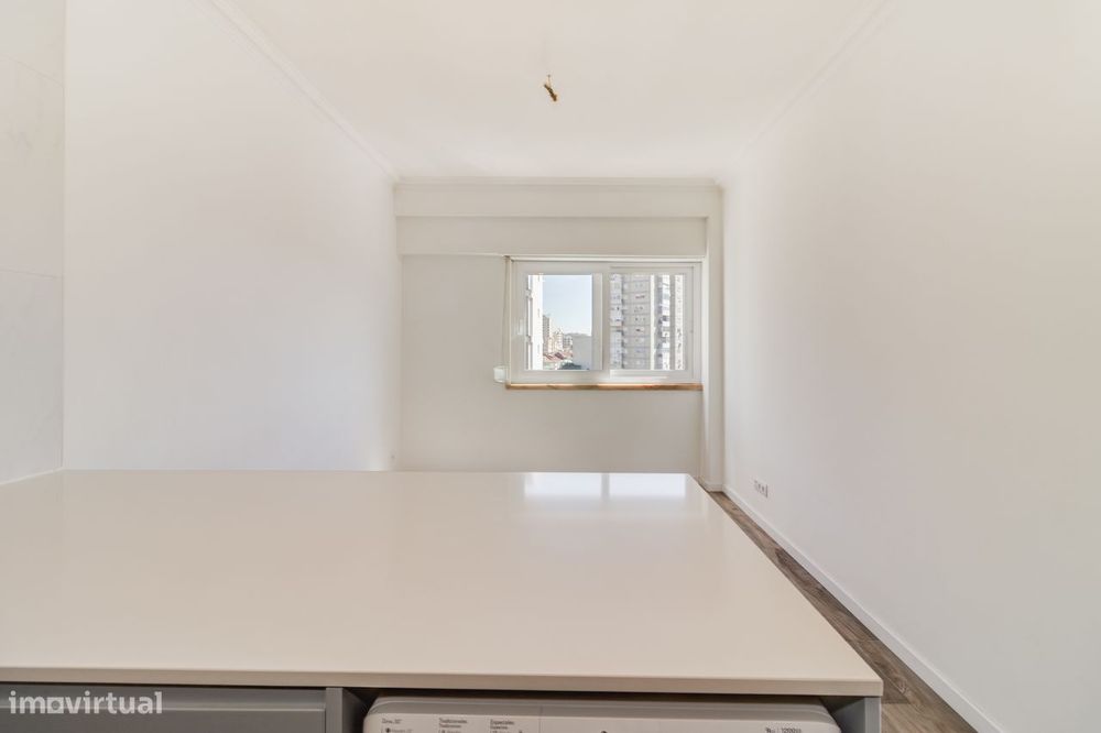 Apartamento totalmente remodelado | Elevador