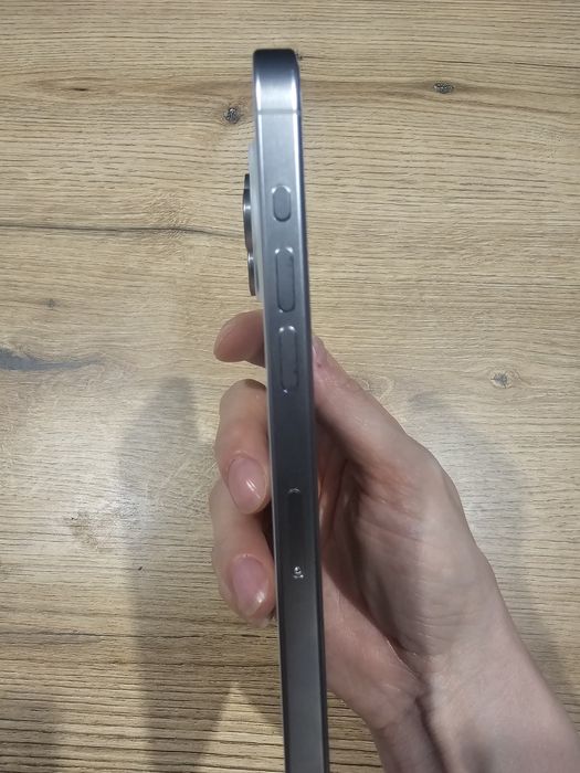 Iphone 15 pro max bateria 88%