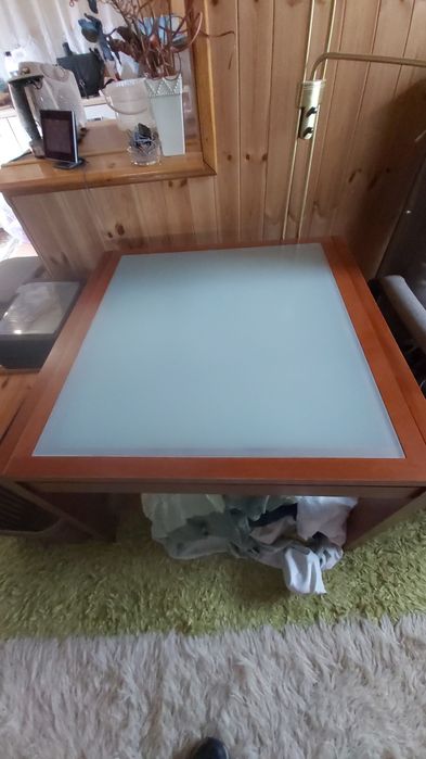 Stół rozkładany z szybami