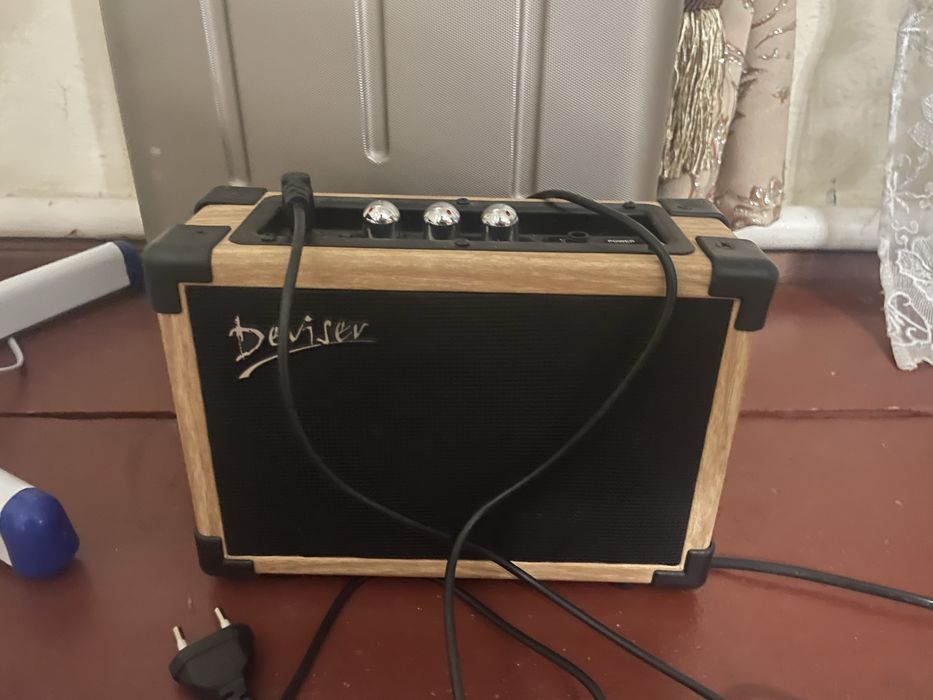 Продам електрогітару