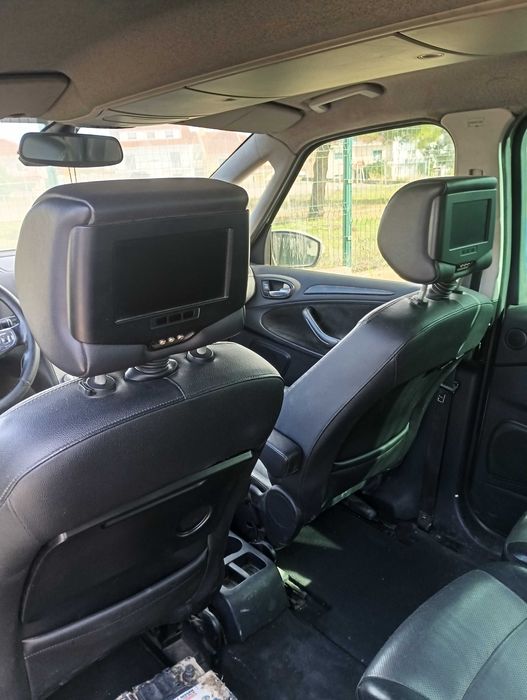 Broken-down Van64871997885827123