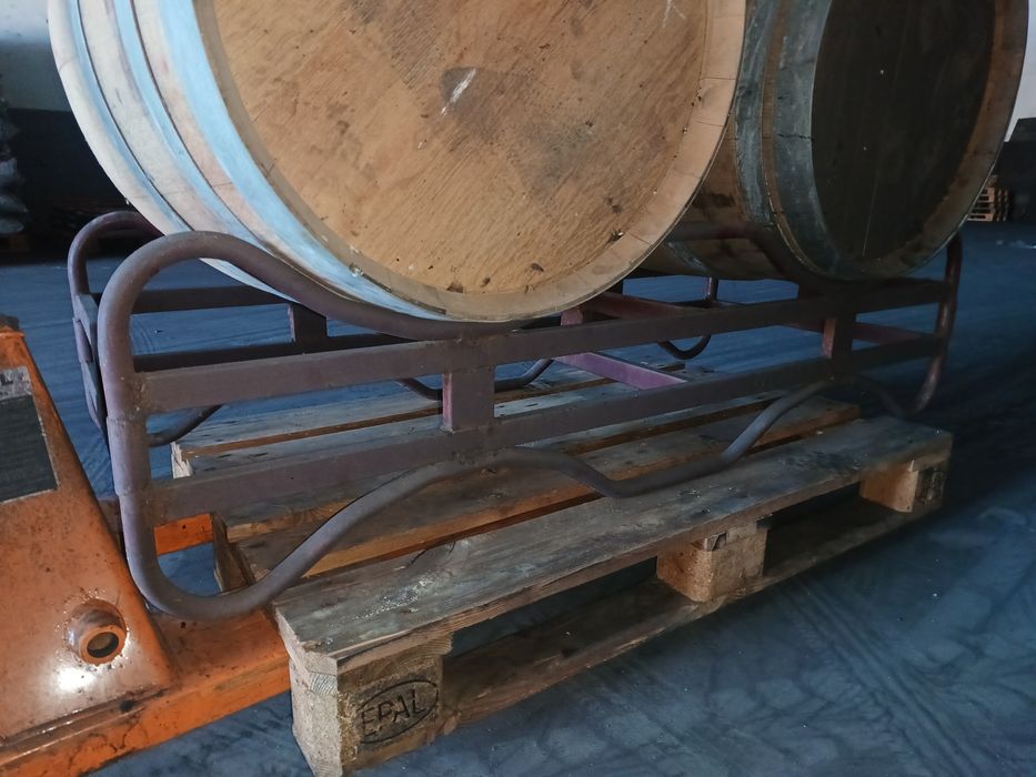 2 barris  carvalho pipas vinho como novos 225 lt