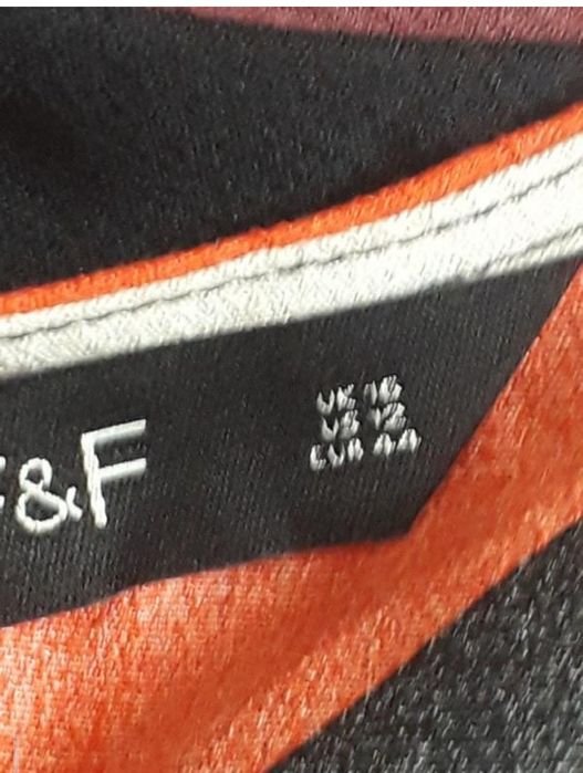 Яскрава асиметрична сукня в смужку р.16