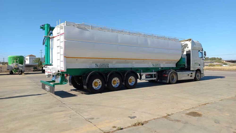 Przyczepa Naczepa przeładunkowa do pasz Camara