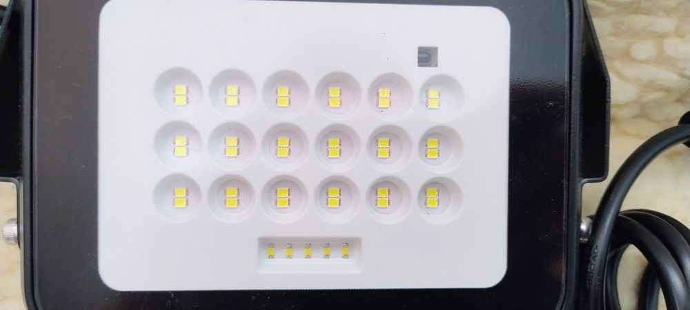 Lampa solarna ścienna led