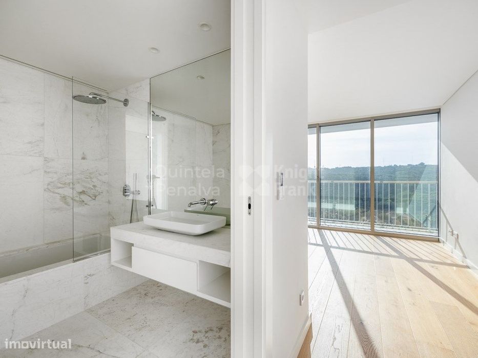 Apartamento T2 em condomínio com piscina em Campolide
