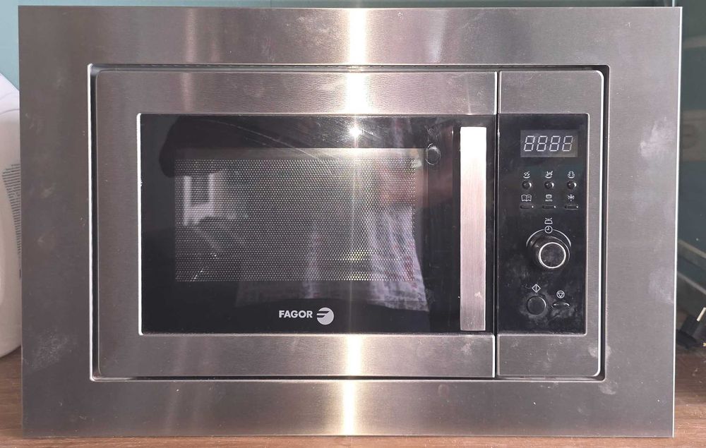 Forno e microondas de encastre Fagor em aço inoxidável