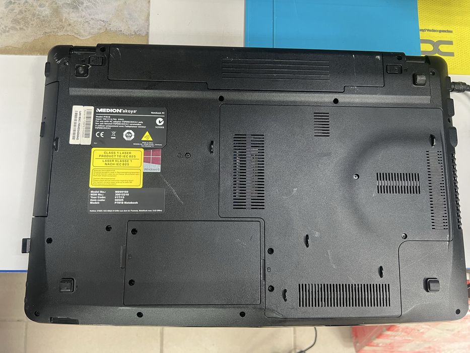 Ноутбук Medion Akoya p7818 17,3 дюймов | Intel Core i3 | 8 ГБ RAM | SSD 120 ГБ + HDD 1 ТБ | NVIDIA GeForce