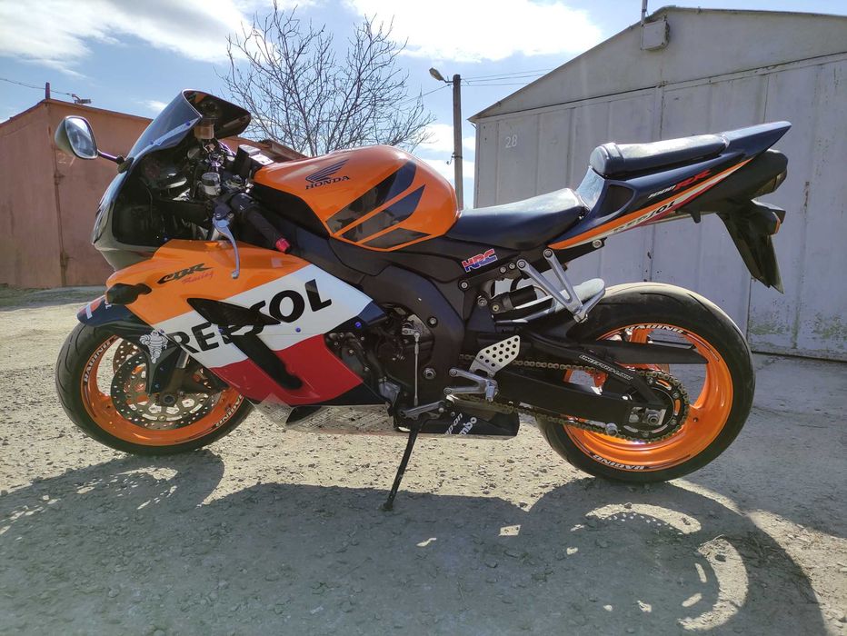 Honda CBR 1000RR  2005