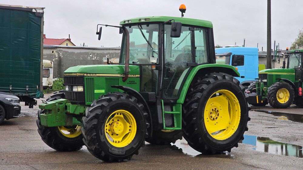 Свіжопривезений трактор Джон дір