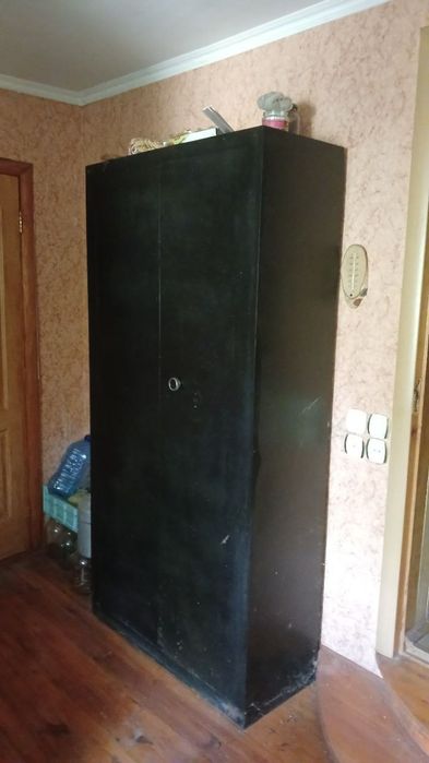 Сейф металевий великий