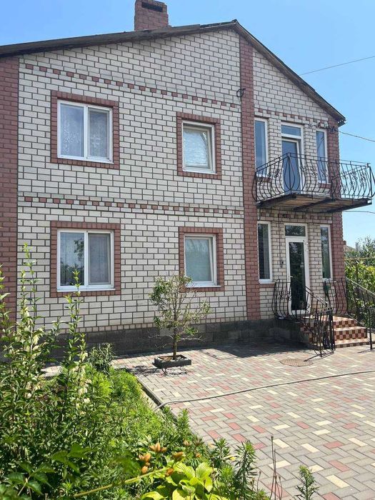 Продам відмінний якісний 2-х поверховий будинок